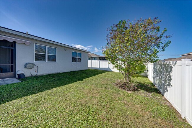 Building Photo - 295 Lake Smart Cir