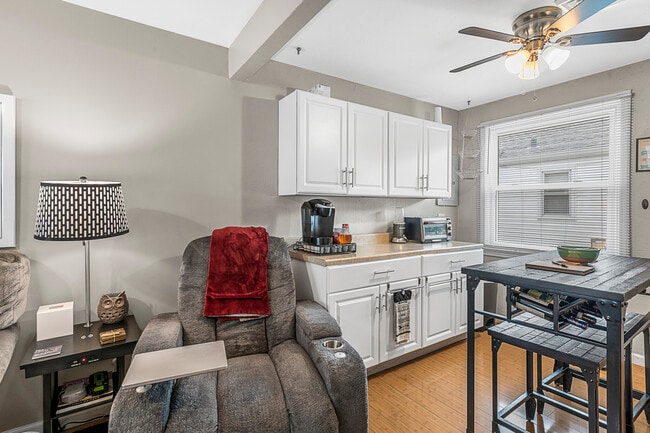 Building Photo - 6620-22 Wise Ave