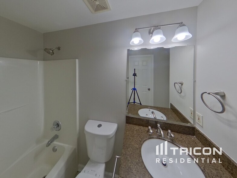 Building Photo - 9861 Greenbriar Way