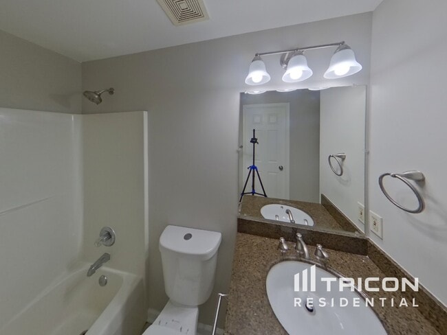 Building Photo - 9861 Greenbriar Way