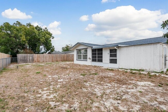 Building Photo - 10521 Oak Hill Dr