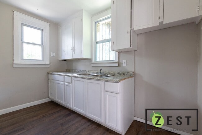 Building Photo - WELCOME TO YOUR FAVORITE 3BD!