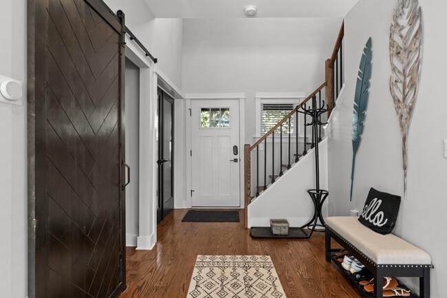 Building Photo - 718 N Alexander Ave