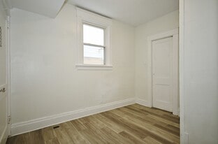 Building Photo - 2611 Voelkel Ave