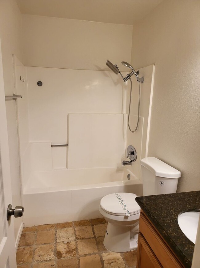 Building Photo - 526 Calle Montecito