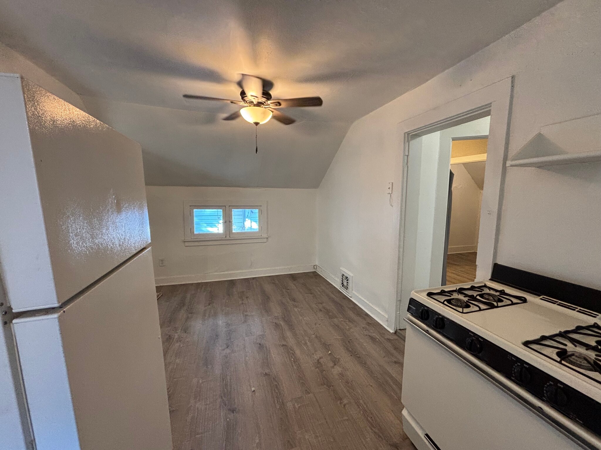 Kitchen/dining room - 214 Van Brunt St