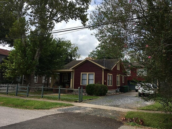 Building Photo - 2223 Singleton St
