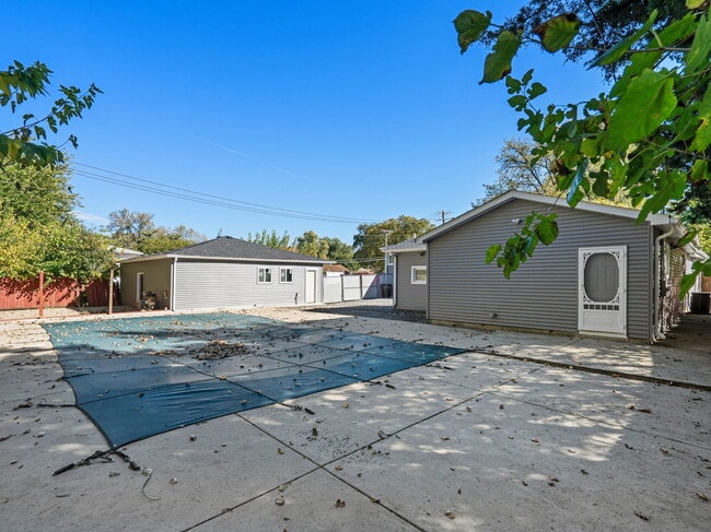 Building Photo - 3824 Sunset Ave