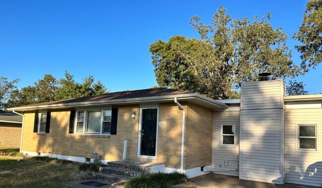 Primary Photo - 414 Shady Ln