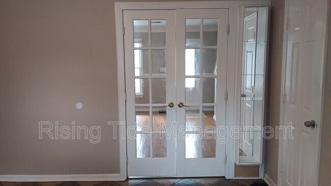 Building Photo - 422 Buckingham Cir