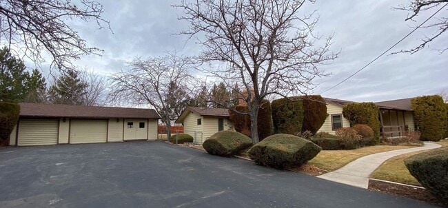 Building Photo - Beautiful Home in Old Southwest Reno w/Large Backyard