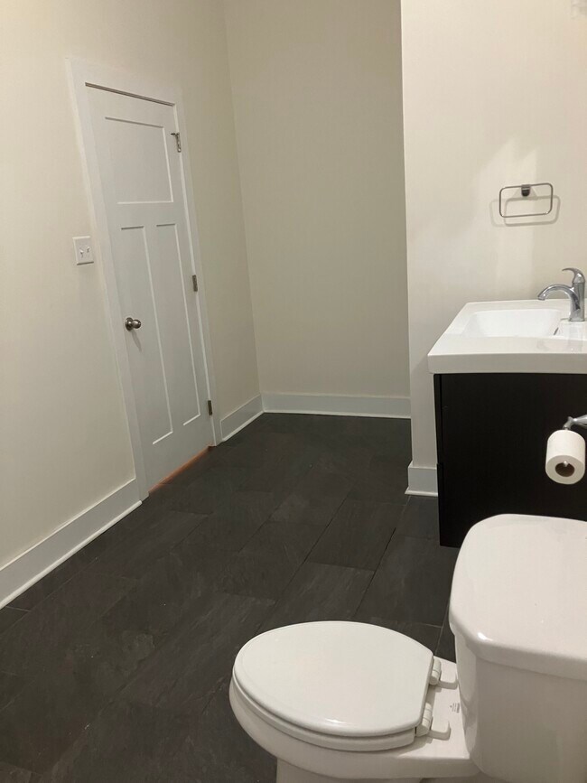 Building Photo - 420 Gaskill St