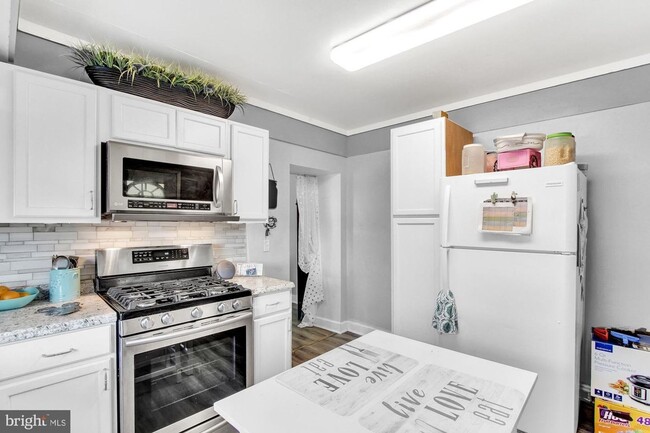 Building Photo - 3-bedroom ranch East York.