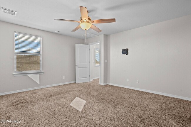 Building Photo - 585 Issa Circle