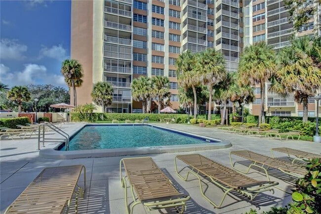 Building Photo - 10777 W Sample Rd