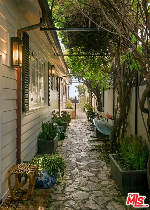 Building Photo - 23618 Malibu Colony Rd