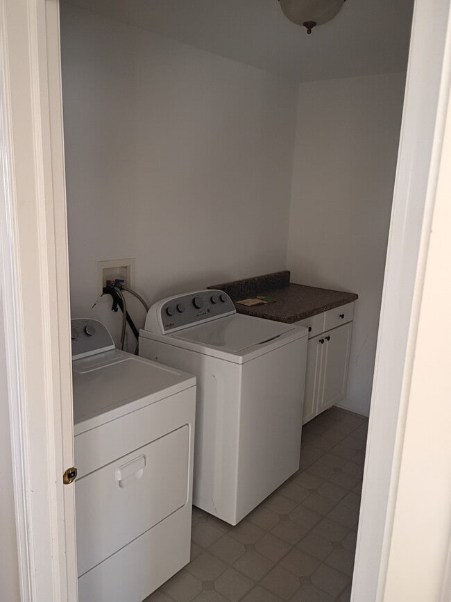 Building Photo - 188 S Concord Dr