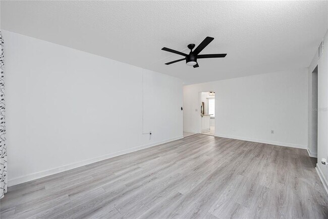 Building Photo - 2207 Belleair Rd