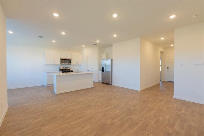 Building Photo - 223 Las Lomas Dr