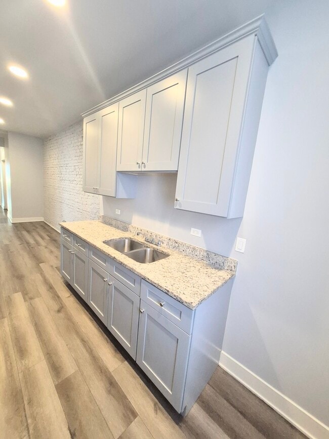 Building Photo - 6210 S Eberhart Ave