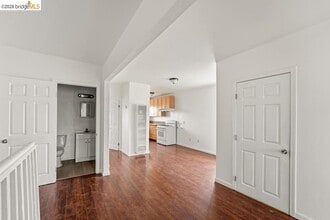 Building Photo - 402 Bissell Ave