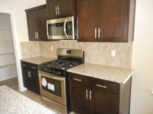 Building Photo - 1100 Summer Night Pl