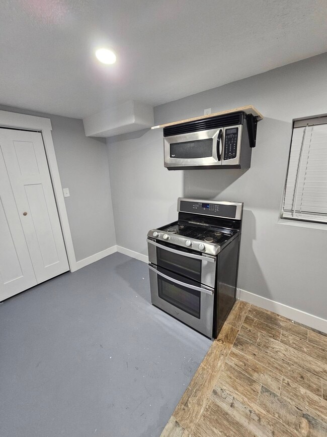 Building Photo - 47 360 E