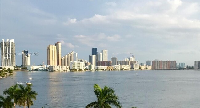 Building Photo - 3600 Mystic Pointe Dr