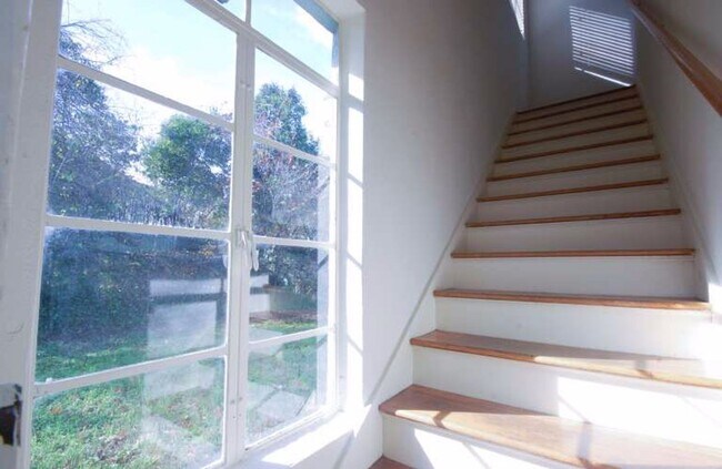 Building Photo - J01