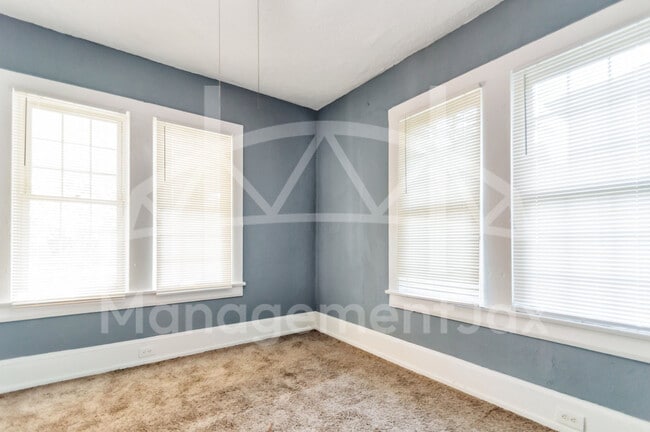 Building Photo - 2056 Moncrief Rd