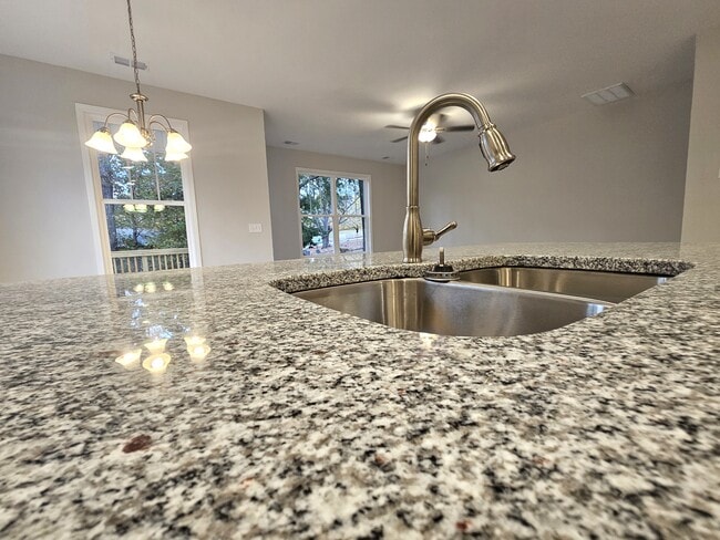 Building Photo - 121 Marianne Ln