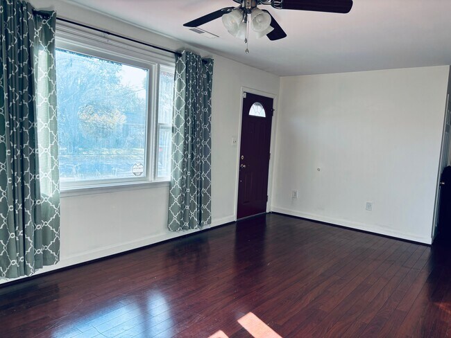 Building Photo - 1202 Yellowstone Dr