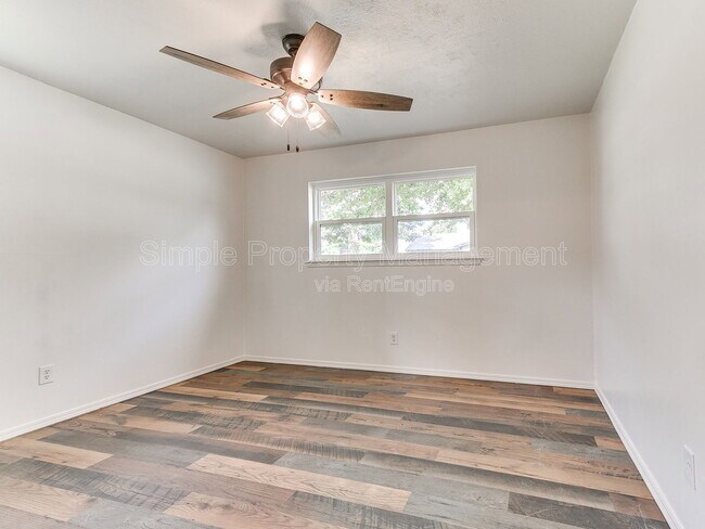 Building Photo - 2401 Fedderson Dr