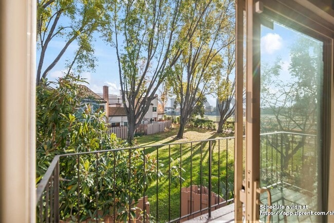 Building Photo - 2666 Kentworth Way