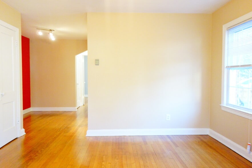 Building Photo - 8408 Greenwood Ave