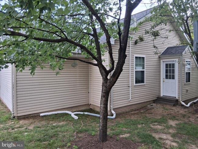 Building Photo - 7300 Willow Glen Way