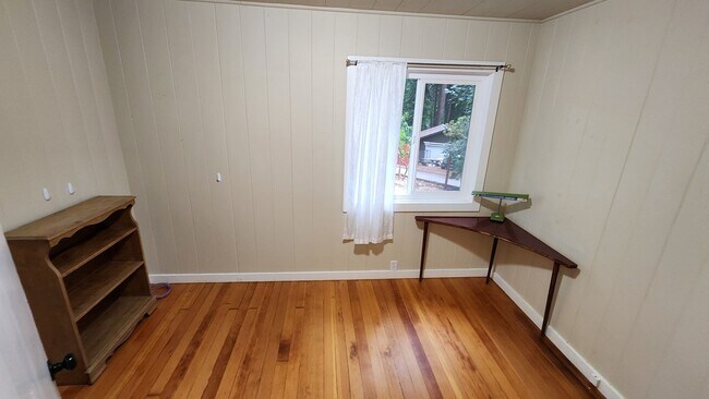 Building Photo - Beautiful Boulder Creek Redwood Cabin!