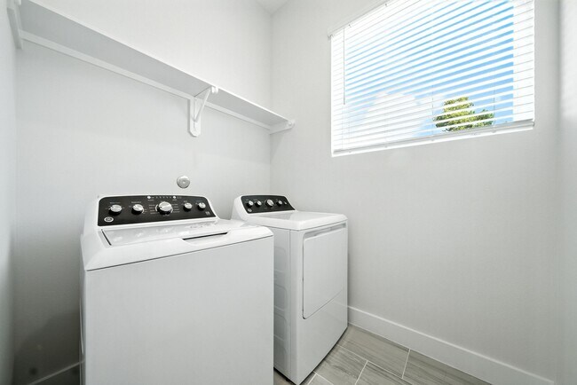 Building Photo - 2304 Hoskins Dr