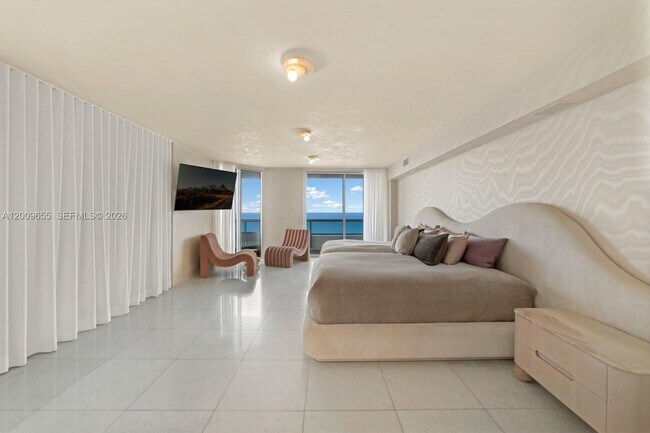Building Photo - 5801 Collins Ave