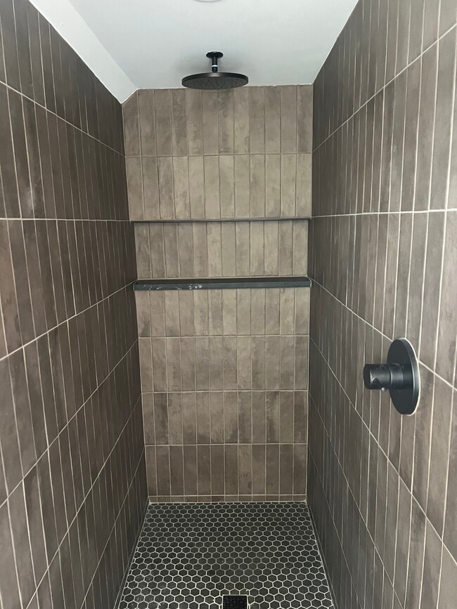 Building Photo - 4301 Waterview Cir