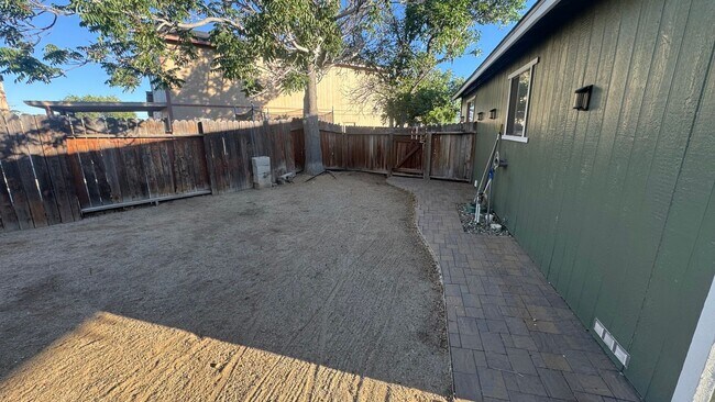 Building Photo - 4bed/2bath/2car garage. RV parking & massive landscaped backyard in cut-de-sac