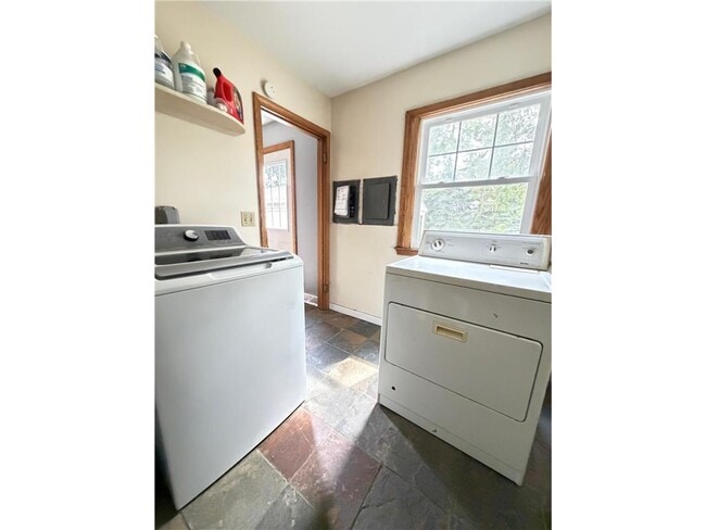 Building Photo - 421 W 74th St