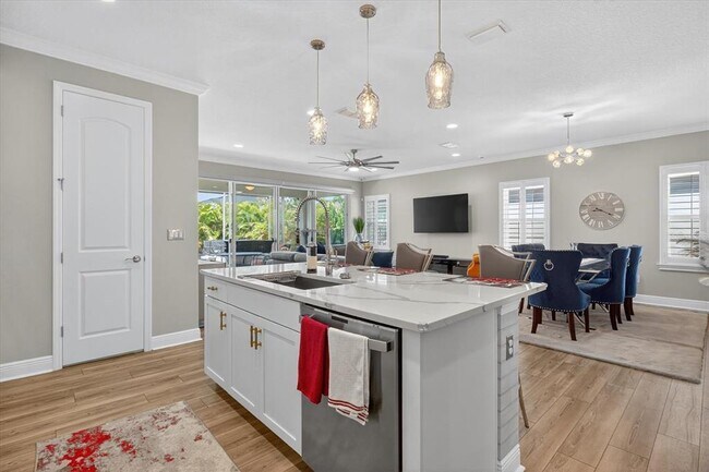 Building Photo - 5612 Del Coronado Dr