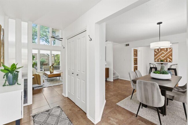 Building Photo - 8346 Summerwood Dr