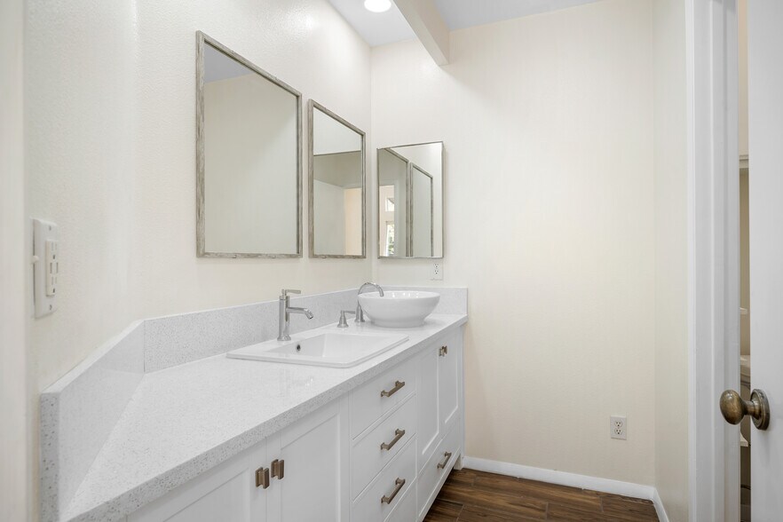 Building Photo - 27031 Benton Ct
