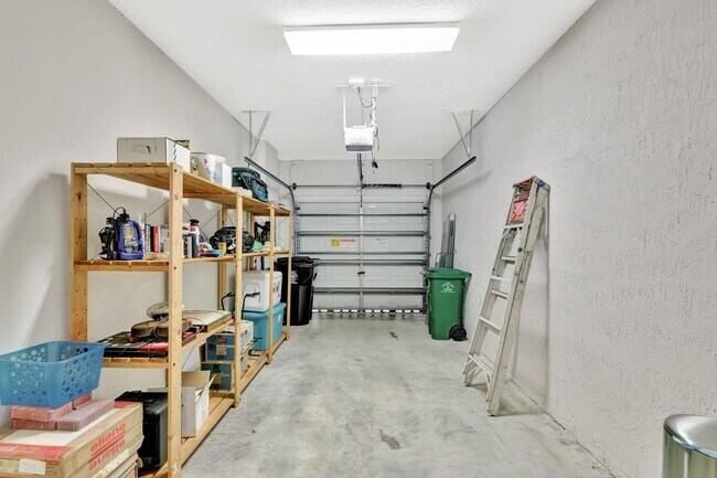 Building Photo - 2061 SE Glen Ridge Dr
