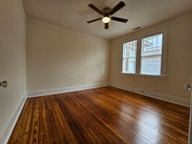 Building Photo - 515 E 49th St