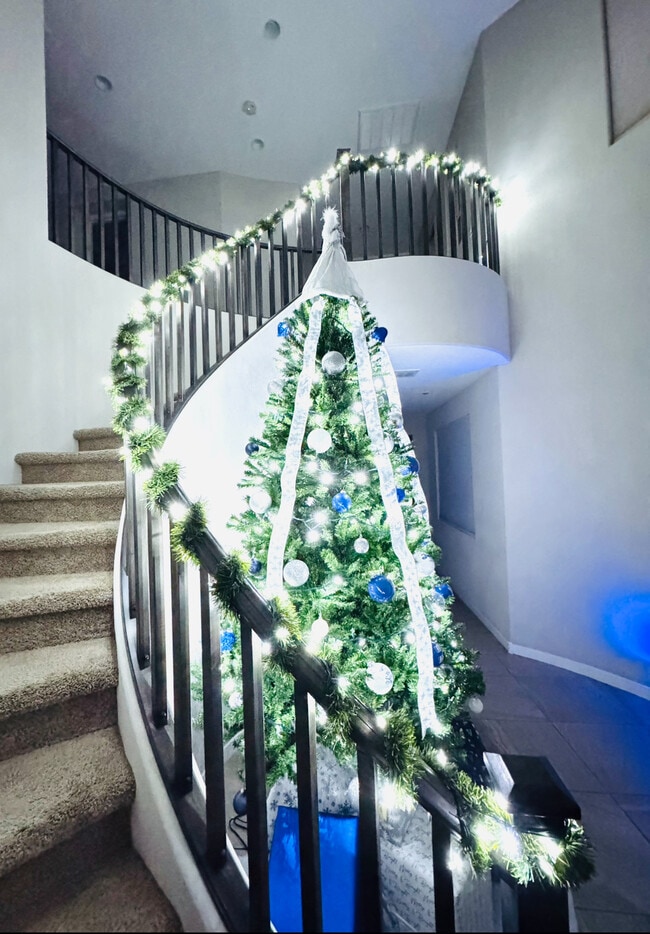 Building Photo - 1714 W Jeanine Dr