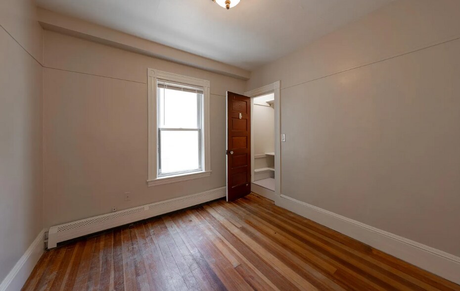 Building Photo - 89 Kinnaird St