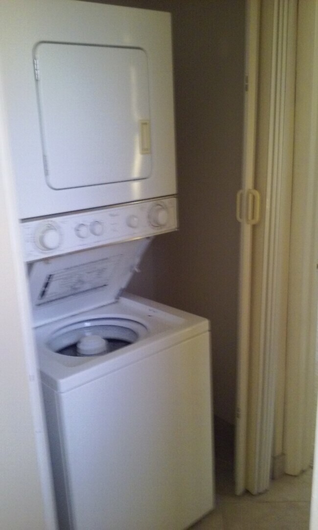 Building Photo - 7113 Golf Colony Ct